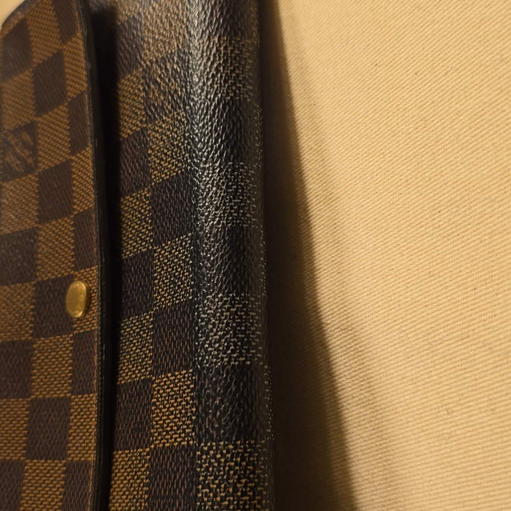 Louis Vuitton wallet in iconic Damier Ebene coated canvas with gold hardware - Picture 8 of 12